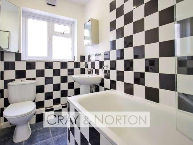Flat for sale in London Borough of Croydon, Addiscombe