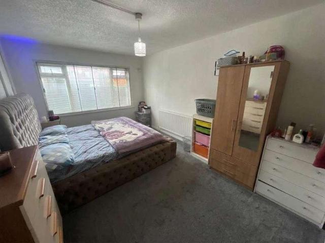 Flat for sale in Wythenshawe, Manchester