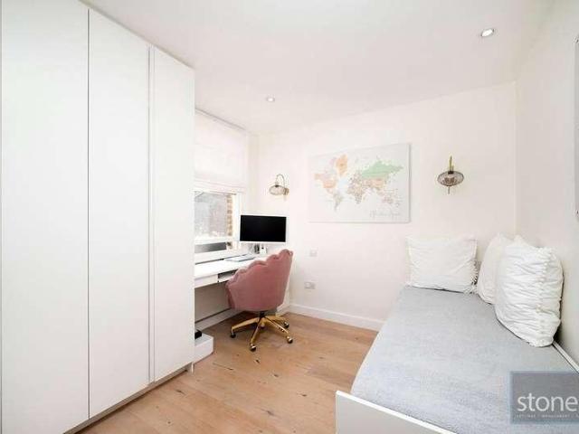 Flat for sale in West Hampstead, Greater London
