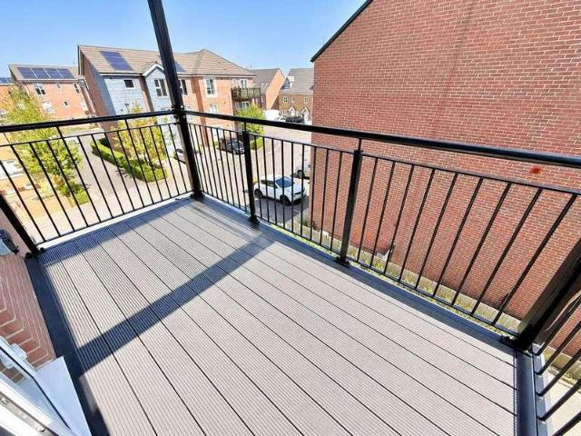 Flat for sale in Dunstable, Bedfordshire