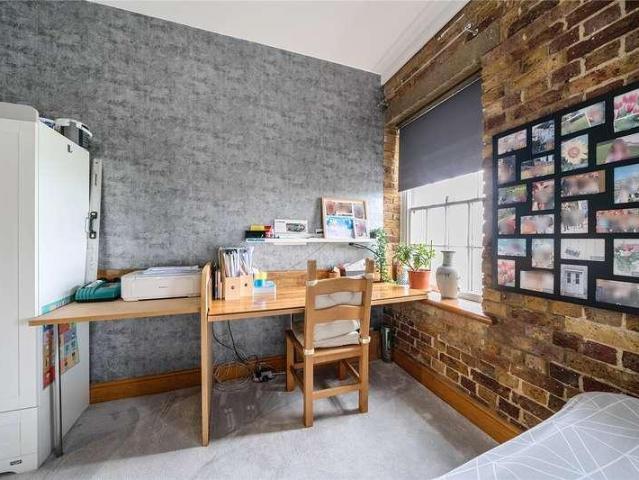 Flat for sale in Addlestone, Runnymede
