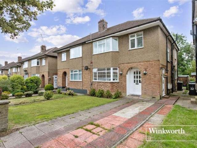 Flat for sale in Totteridge, Greater London