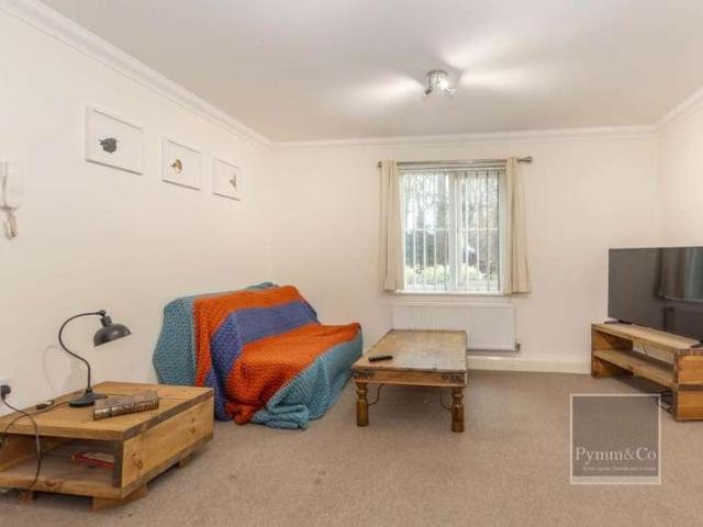 Flat for sale in Burgh St Peter, Norfolk