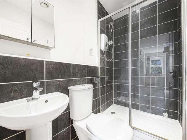 Flat for sale in Bromley Common, Greater London