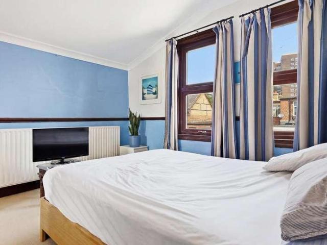 Flat for sale in Southend City Centre Neighbourhood, Alton Barnes