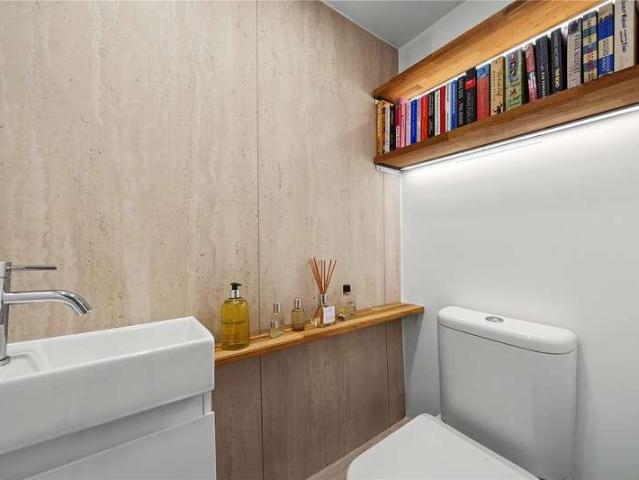 Flat for sale in Barnsbury, Greater London