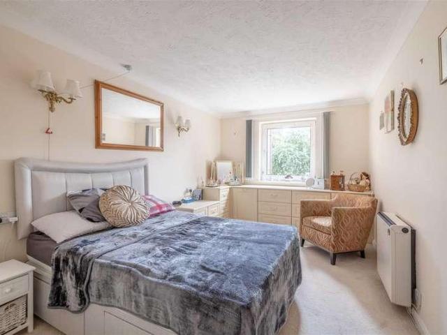 Flat for sale in Clewer Village, Windsor