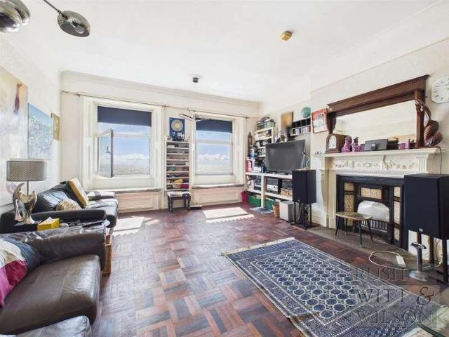 Flat for sale in West Marina, Guestling Green