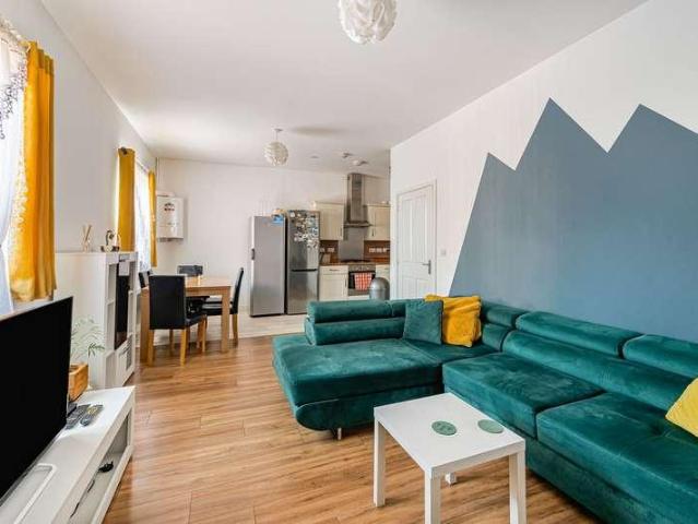 Flat for sale in St Thomas, Boston