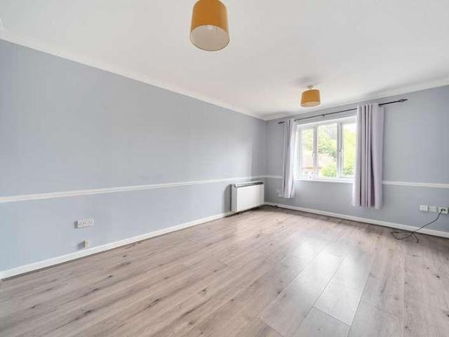 Flat for sale in Stoke Mandeville, Buckinghamshire