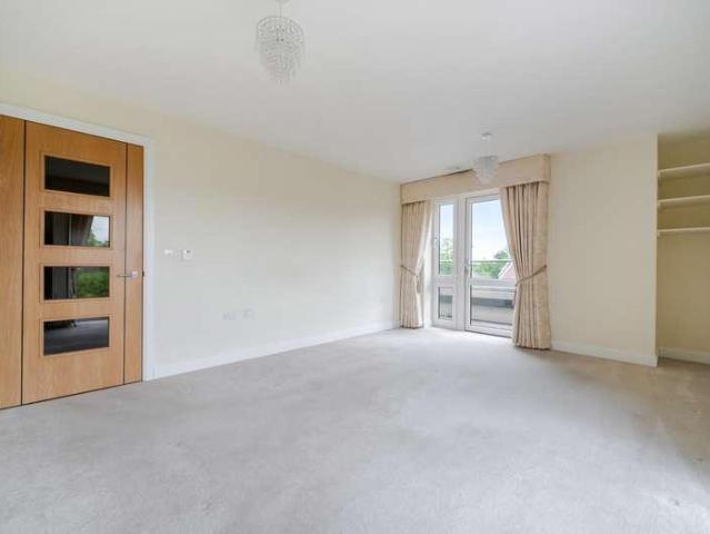 Flat for sale in Denham