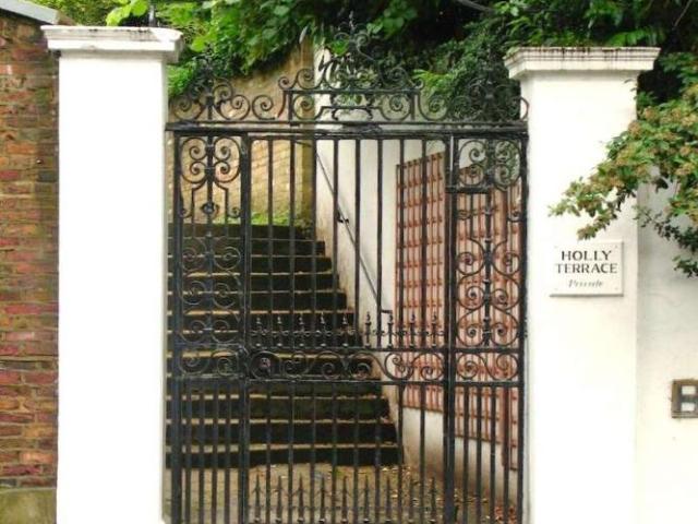 Flat for sale in Highgate, Greater London