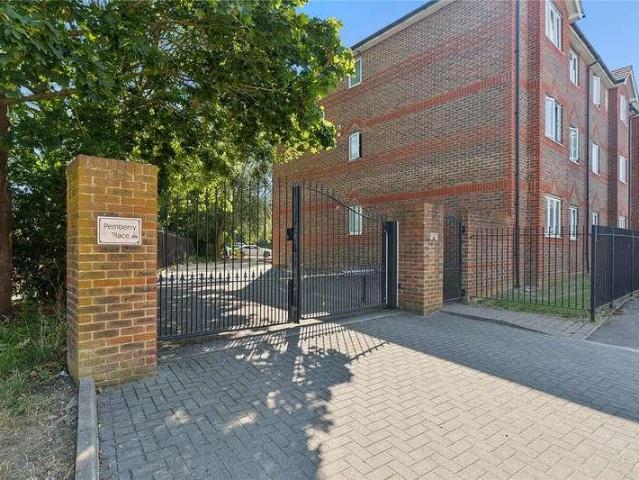 Flat for sale in Vange, Essex