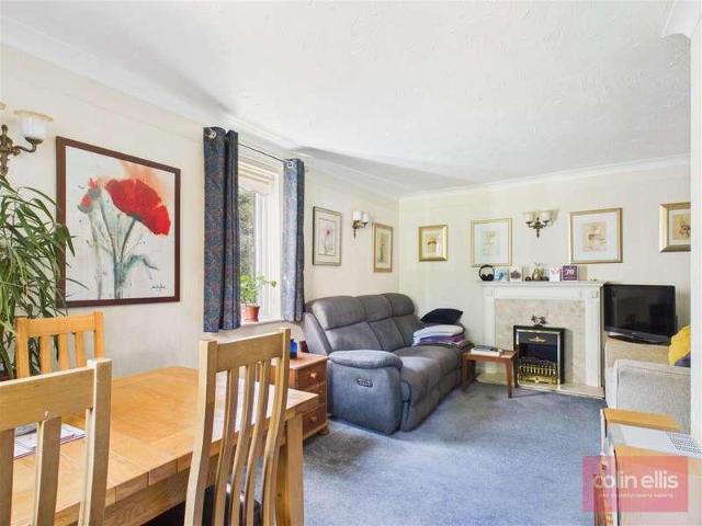 Flat for sale in South Cliff, Kepwick