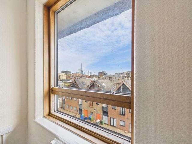 Flat for sale in Browning Estate, Greater London
