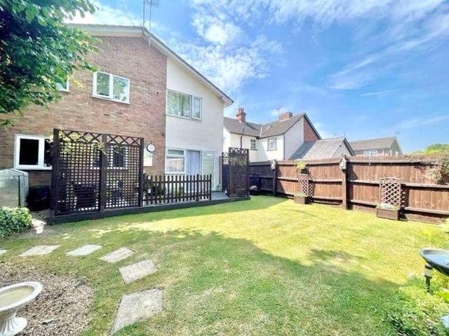 Flat for sale in Dunstable, Bedfordshire