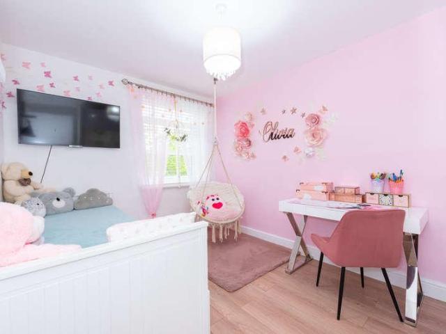 Flat for sale in Blackwater and Hawley, Hart