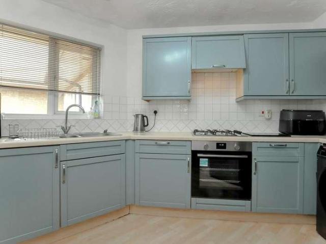 Flat for sale in Brownswood Park, Greater London