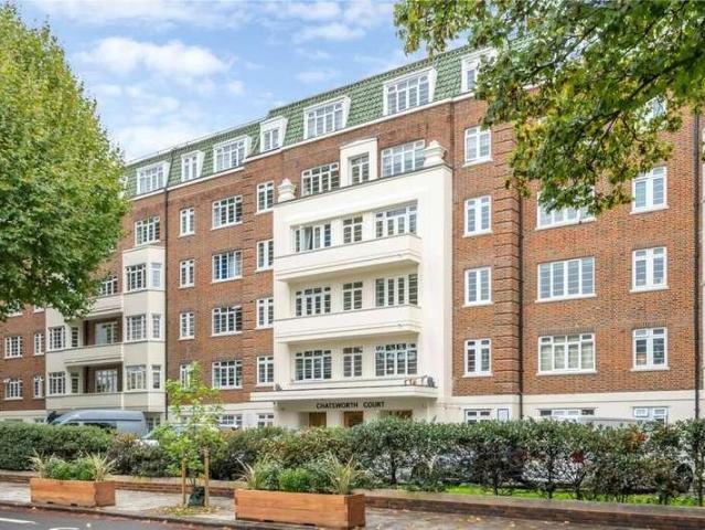Flat for sale in Earl's Court, Greater London