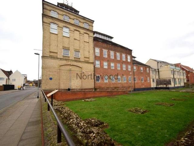 Flat for sale in Key Street, Suffolk