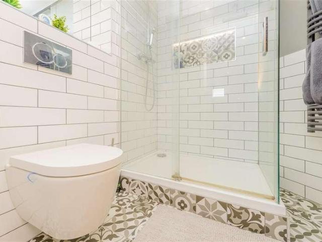 Flat for sale in Greenhithe, Dartford