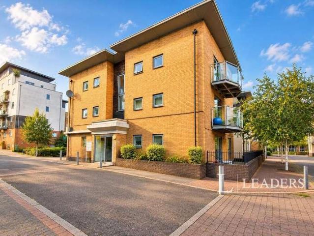 Flat for sale in Hythe, Colchester
