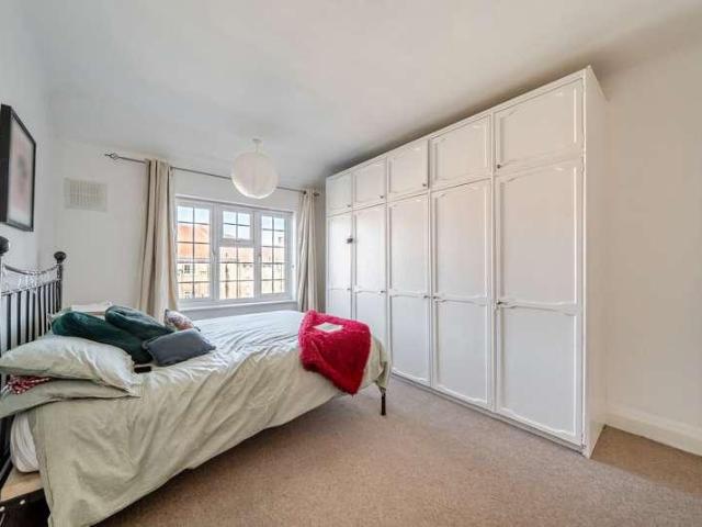 Flat for sale in Royal Borough of Kingston upon Thames, Greater London