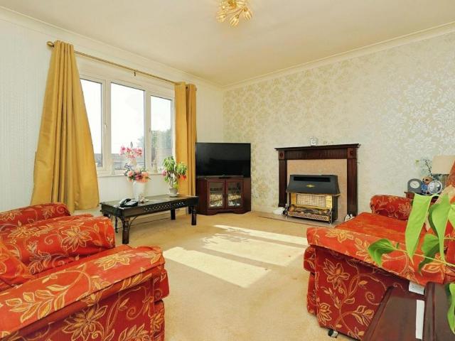 Flat for sale in Pudsey, West Yorkshire