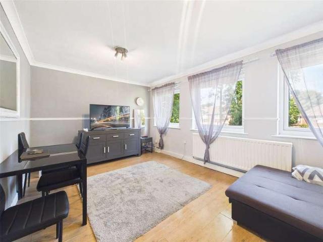 Flat for sale in Barton upon Irwell, Salford