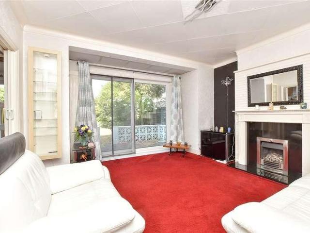 Flat for sale in Upper Belvedere, Greater London