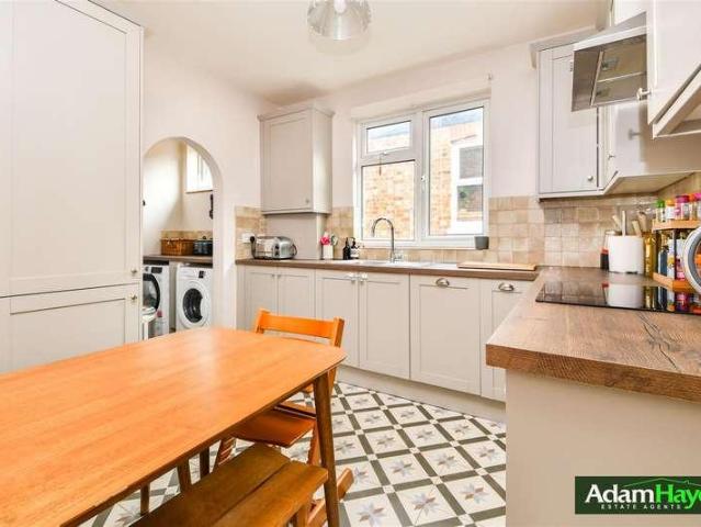 Flat for sale in West Finchley, Greater London