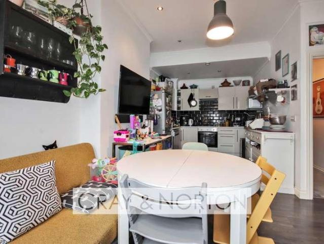 Flat for sale in London Borough of Croydon, Addiscombe