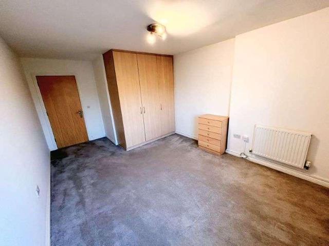 Flat for sale in Little Stanmore, Greater London