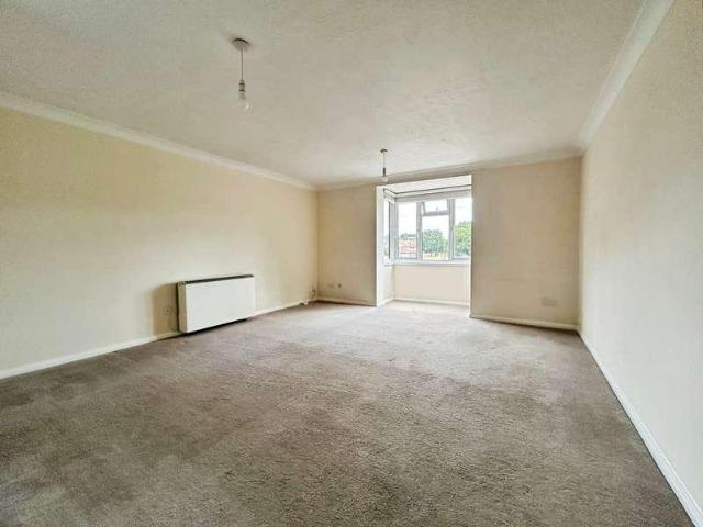 Flat for sale in Fleet, Hart