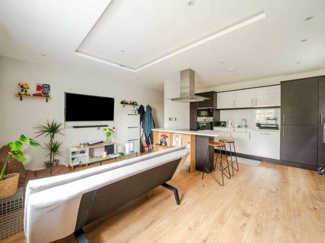 Flat for sale in Charlotteville, Westborough