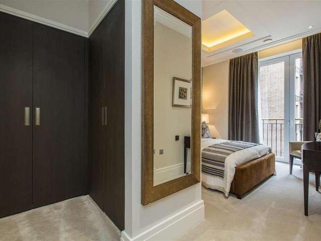 Flat for sale in Westminster, Greater London