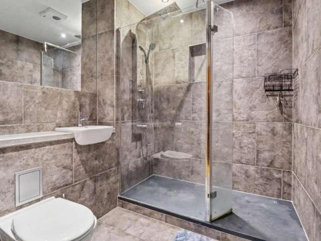 Flat for sale in Georgia, Greater Manchester