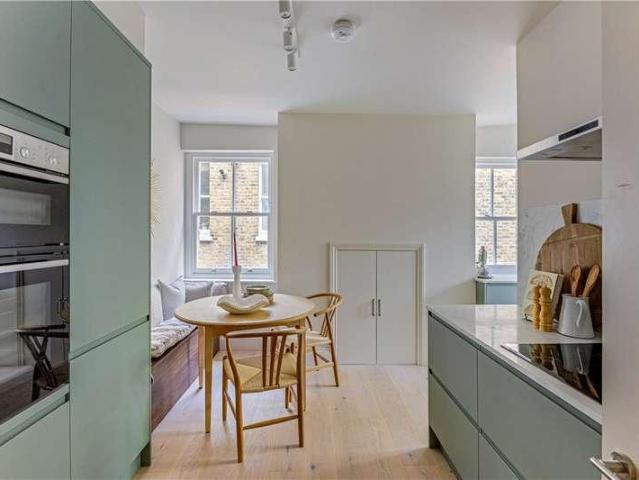 Flat for sale in London Borough of Hammersmith and Fulham, Greater London