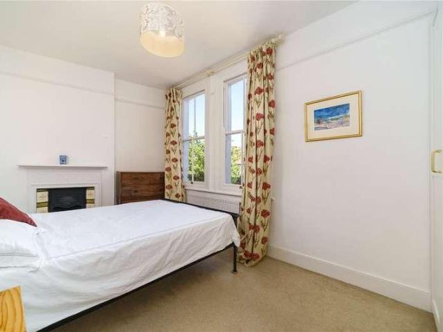Flat for sale in London Borough of Ealing, Greater London
