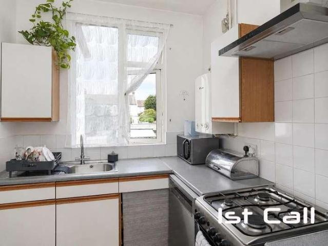 Flat for sale in Alton Barnes, Essex