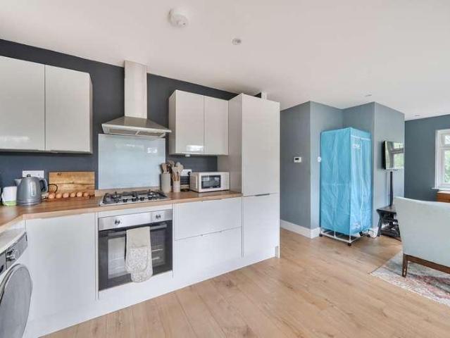 Flat for sale in Friern Barnet, Greater London