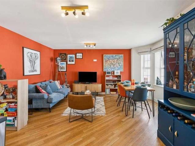Flat for sale in London Borough of Ealing, Greater London