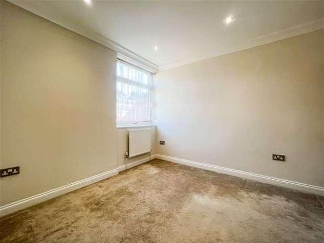 Flat for sale in Southdown, St Albans