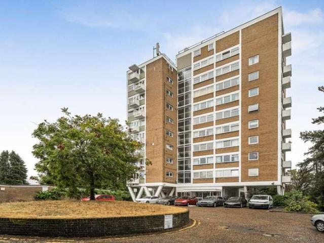 Flat for sale in Horsell, Woking