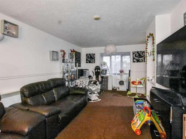 Flat for sale in Shooters Hill, Greater London