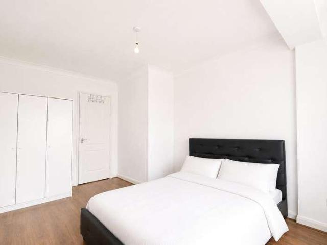 Flat for sale in London Borough of Croydon, Selhurst
