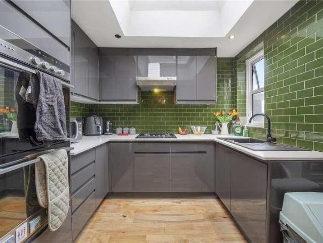 Flat for sale in Crouch End, Greater London