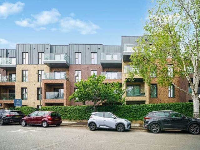 Flat for sale in London Borough of Barnet, Greater London