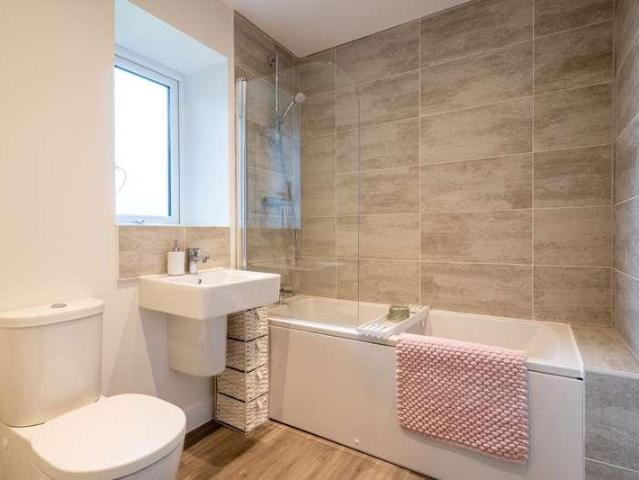 Flat for sale in Monks Orchard, Kent