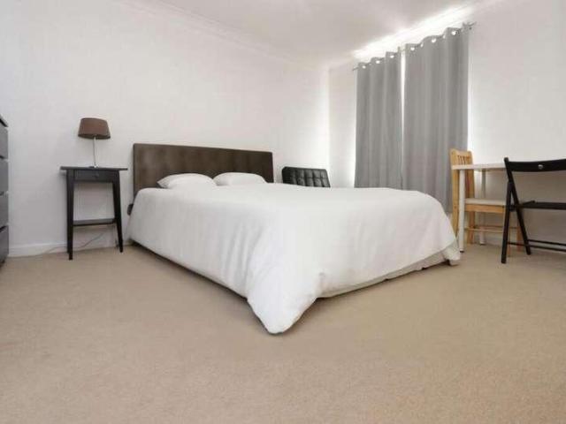 Flat for sale in Ratcliffe, Limehouse